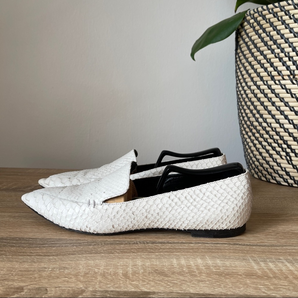 M Gemi pointy toe white loafers flats Sz 41